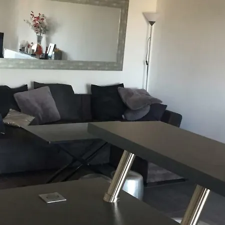 Beau 2 Pieces Securisee, Piscine, Vue Degagee A 10 Min De La Plage Apartment